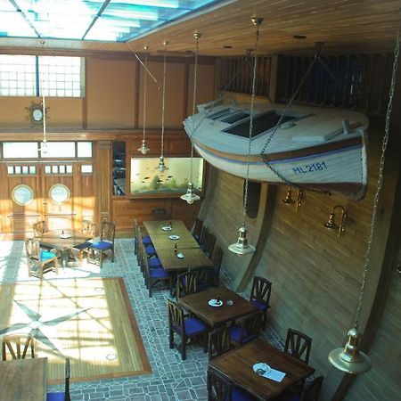 Hotel Marina Hermanuv Mestec Εξωτερικό φωτογραφία