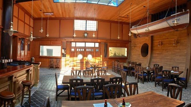 Hotel Marina Hermanuv Mestec Εξωτερικό φωτογραφία