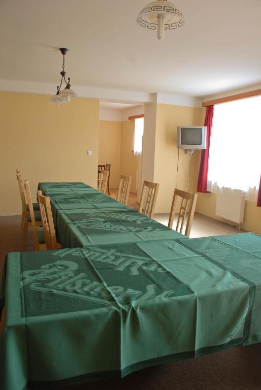 Hotel Marina Hermanuv Mestec Εξωτερικό φωτογραφία