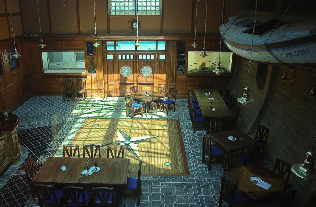 Hotel Marina Hermanuv Mestec Εξωτερικό φωτογραφία