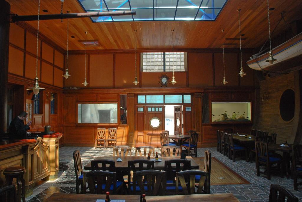 Hotel Marina Hermanuv Mestec Εξωτερικό φωτογραφία