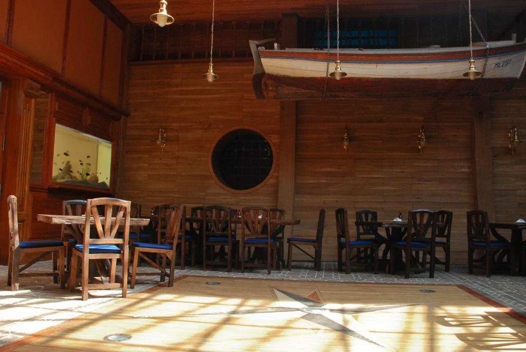 Hotel Marina Hermanuv Mestec Εξωτερικό φωτογραφία
