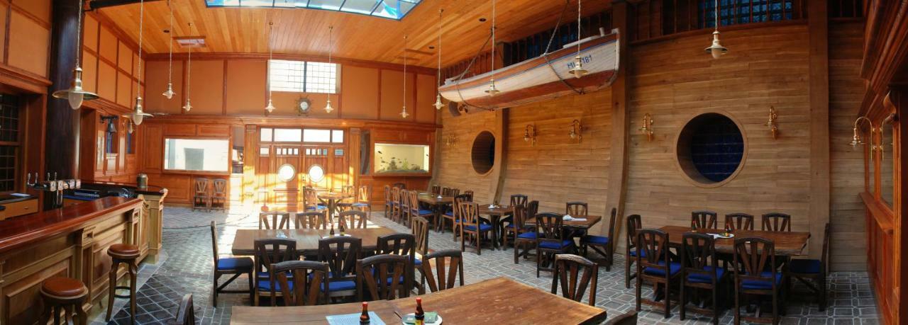 Hotel Marina Hermanuv Mestec Εξωτερικό φωτογραφία
